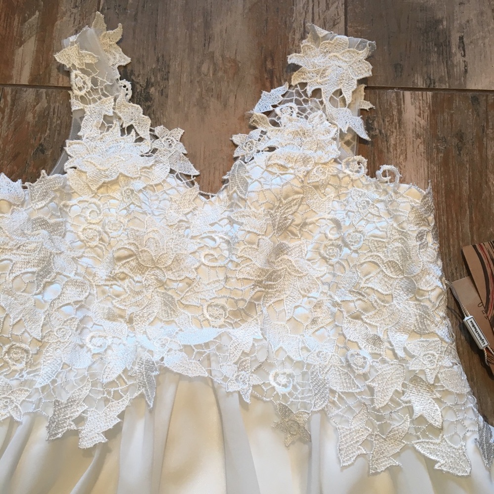 Beautiful formal girls dress - Picture 2 of 6
